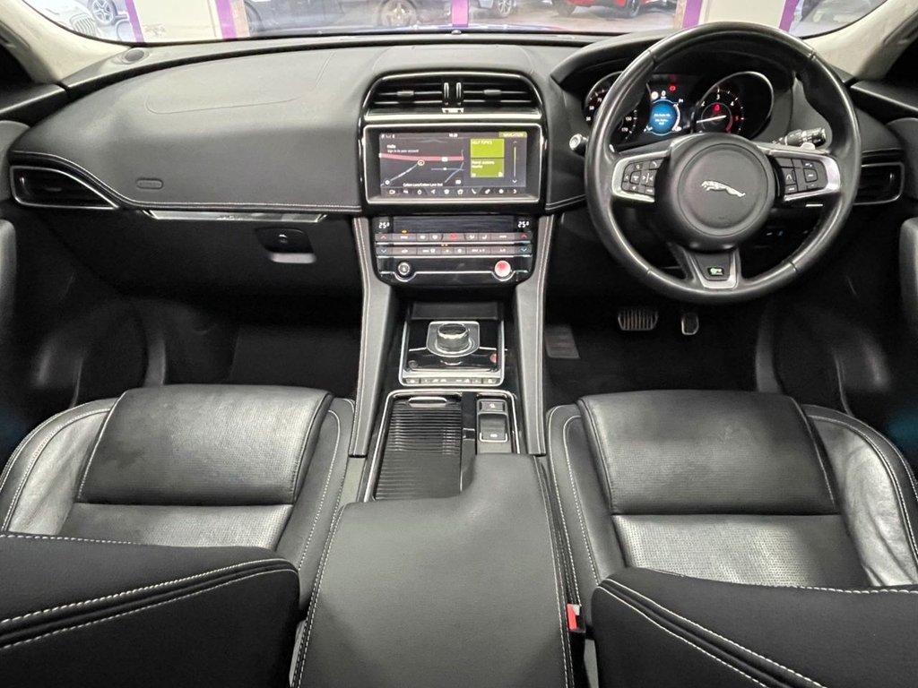 Used Jaguar F-Pace 2018 for sale - 77835742: Photo 2