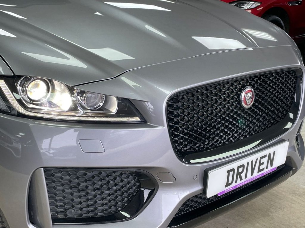 Used Jaguar F-Pace 2019 for sale - 77608778: Photo 4