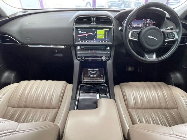 Used Jaguar F-Pace 2019 for sale - 76068692: Photo 2