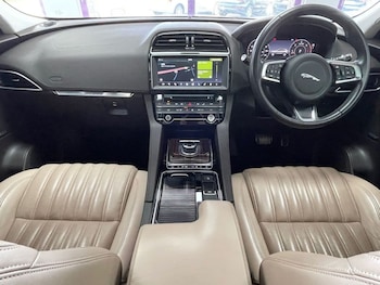 Used Jaguar F-Pace 2019 for sale - 76068692: Photo 2
