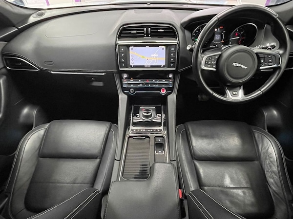 Used Jaguar F-Pace 2018 for sale - 76235381: Photo 2