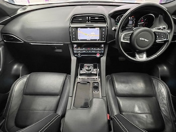 Used Jaguar F-Pace 2018 for sale - 76235381: Photo 2