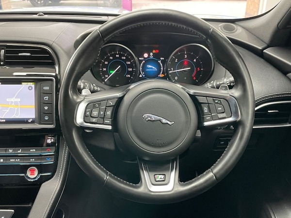Used Jaguar F-Pace 2018 for sale - 76235381: Photo 35