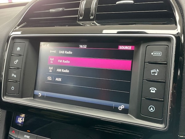 Used Jaguar F-Pace 2018 for sale - 76235381: Photo 38