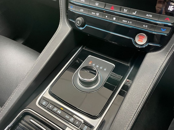 Used Jaguar F-Pace 2018 for sale - 76235381: Photo 42