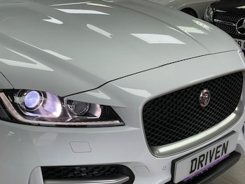 Used Jaguar F-Pace 2018 for sale - 76235381: Photo 4