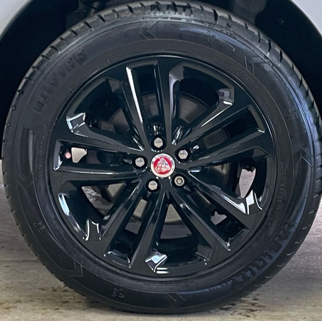 Used Jaguar F-Pace 2017 for sale - 76395646: Photo 17