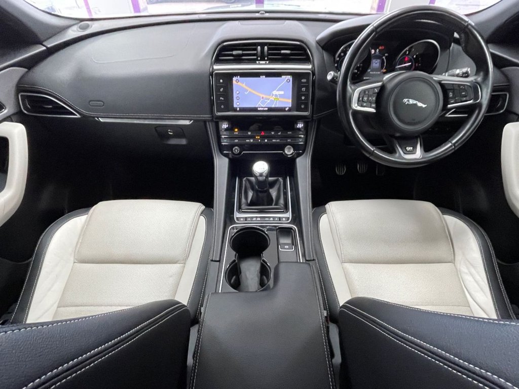 Used Jaguar F-Pace 2017 for sale - 76395646: Photo 2