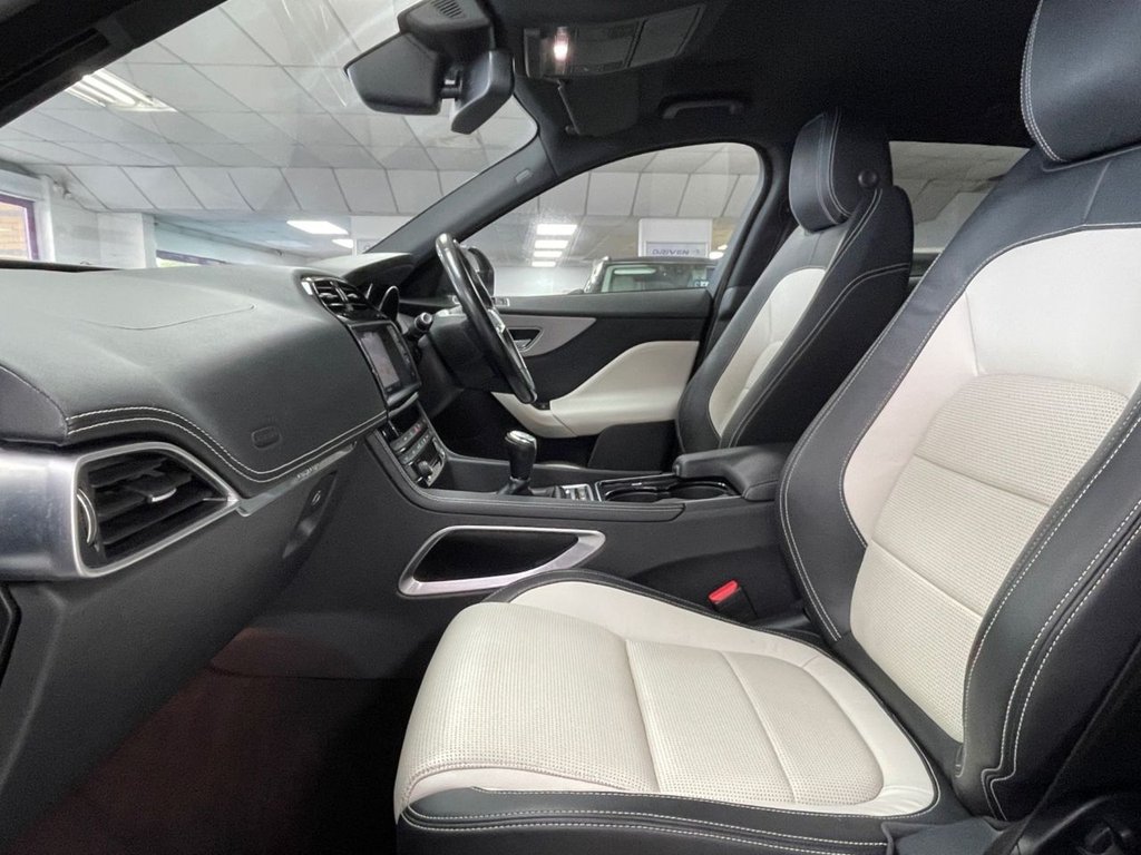 Used Jaguar F-Pace 2017 for sale - 76395646: Photo 32