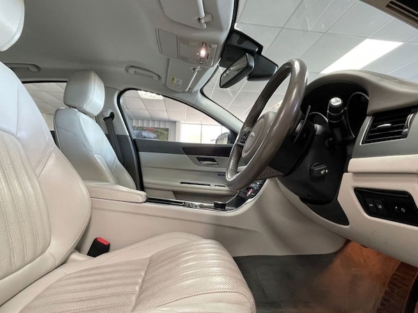 Used Jaguar XF 2017 for sale - 76039533: Photo 25