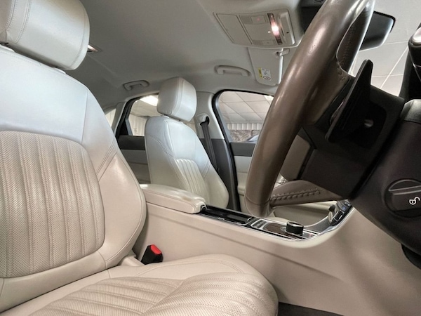 Used Jaguar XF 2017 for sale - 76039533: Photo 26