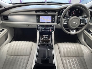 Used Jaguar XF 2017 for sale - 76039533: Photo 2