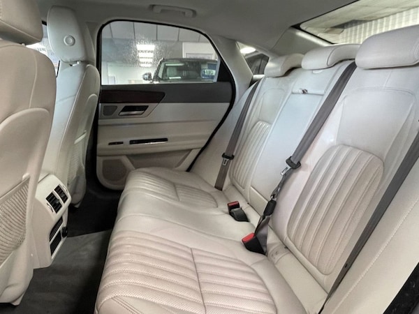 Used Jaguar XF 2017 for sale - 76039533: Photo 30
