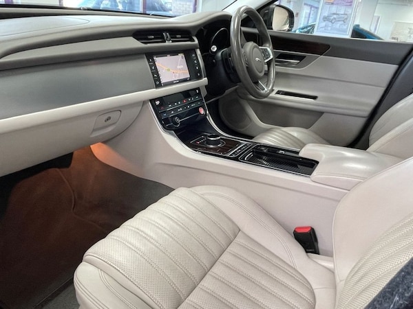 Used Jaguar XF 2017 for sale - 76039533: Photo 31