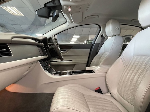 Used Jaguar XF 2017 for sale - 76039533: Photo 32