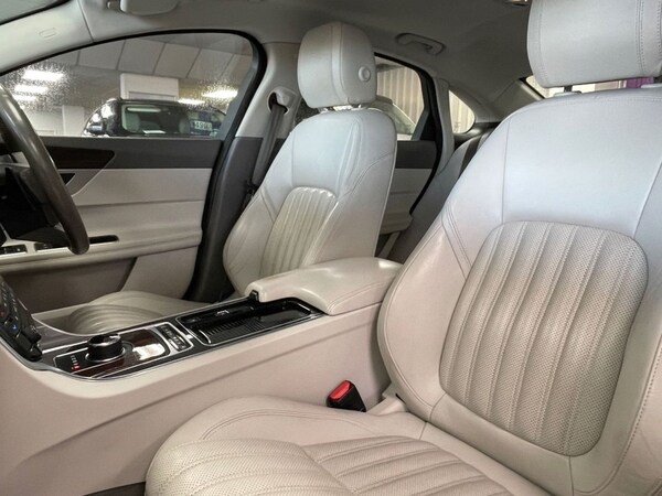 Used Jaguar XF 2017 for sale - 76039533: Photo 33