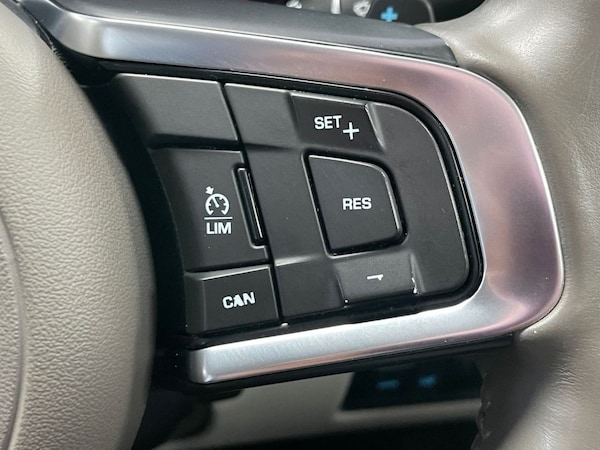 Used Jaguar XF 2017 for sale - 76039533: Photo 36