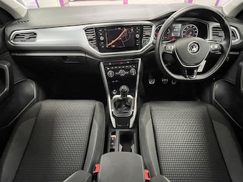 Used Volkswagen T-Roc 2021 for sale - 77038039: Photo