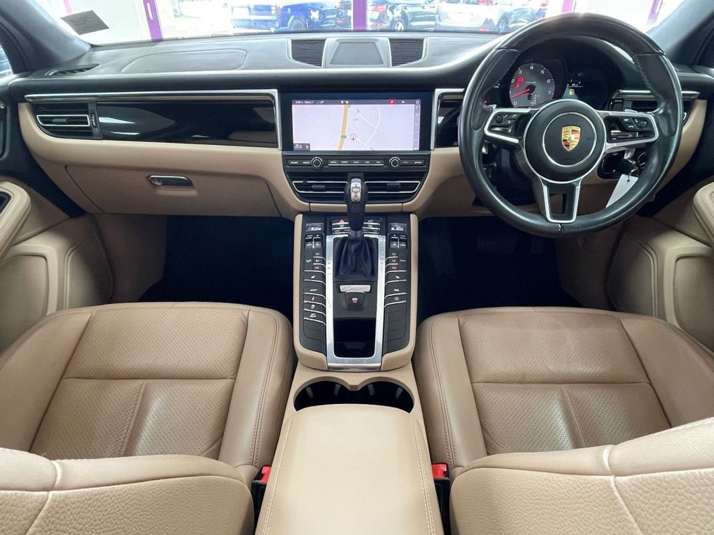 Used Porsche Macan 2021 for sale - 78153784: Photo 2
