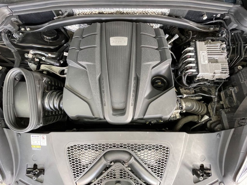 Used Porsche Macan 2021 for sale - 78153784: Photo 21