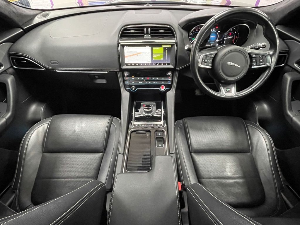 Used Jaguar F-Pace 2018 for sale - 76291188: Photo 2