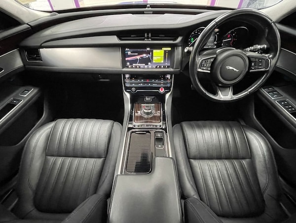 Used Jaguar XF 2018 for sale - 76235569: Photo 2