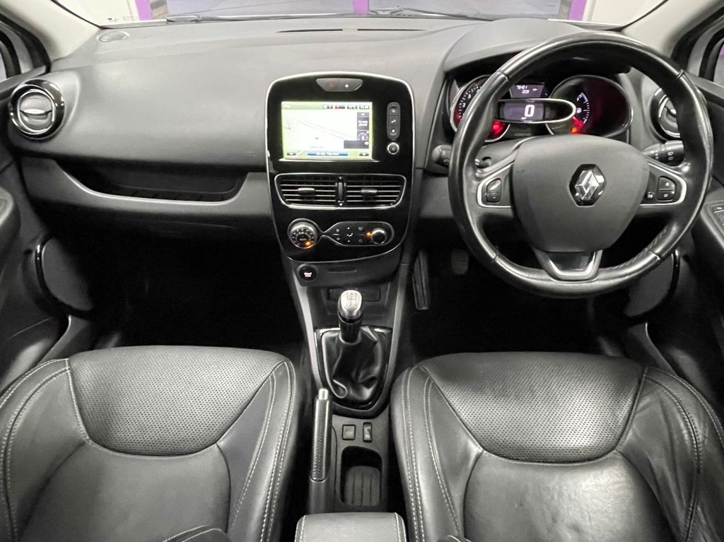 Used Renault Clio 2018 for sale - 76558574: Photo 2