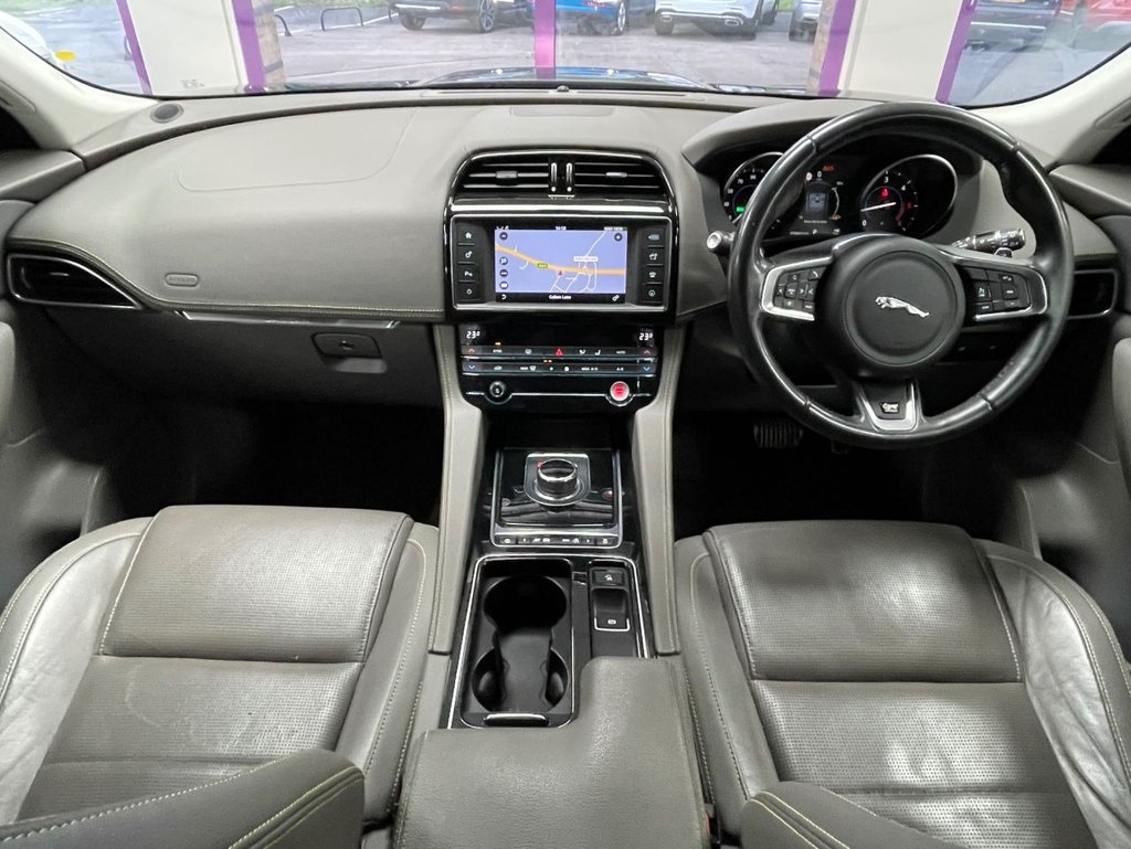 Used Jaguar F-Pace 2018 for sale - 76345337: Photo 2