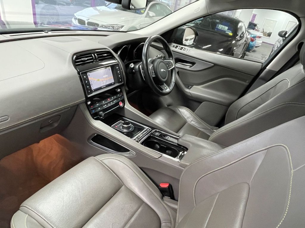Used Jaguar F-Pace 2018 for sale - 76345337: Photo 30