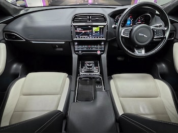 Used Jaguar F-Pace 2019 for sale - 77341562: Photo