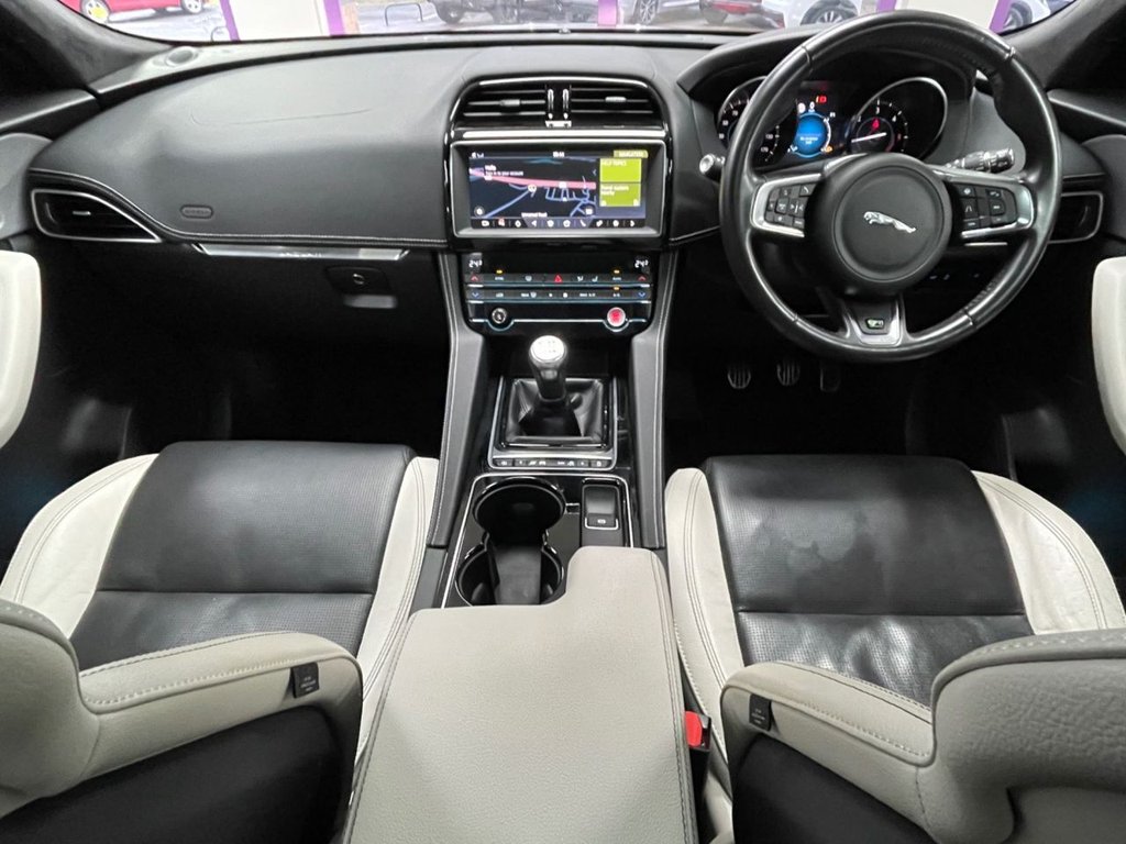 Used Jaguar F-Pace 2018 for sale - 77835188: Photo 2