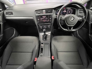 Used Volkswagen Golf 2019 for sale - 76642867: Photo