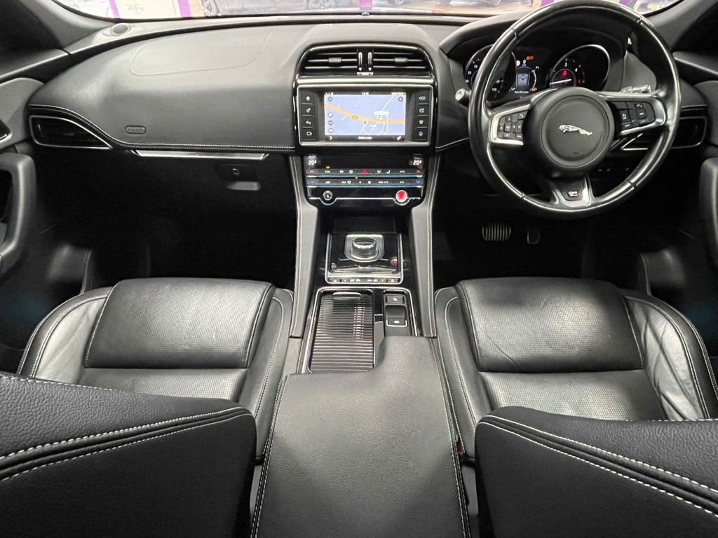 Used Jaguar F-Pace 2018 for sale - 77621403: Photo 2