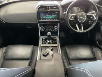 Used Jaguar XE 2019 for sale - 74258046: Photo