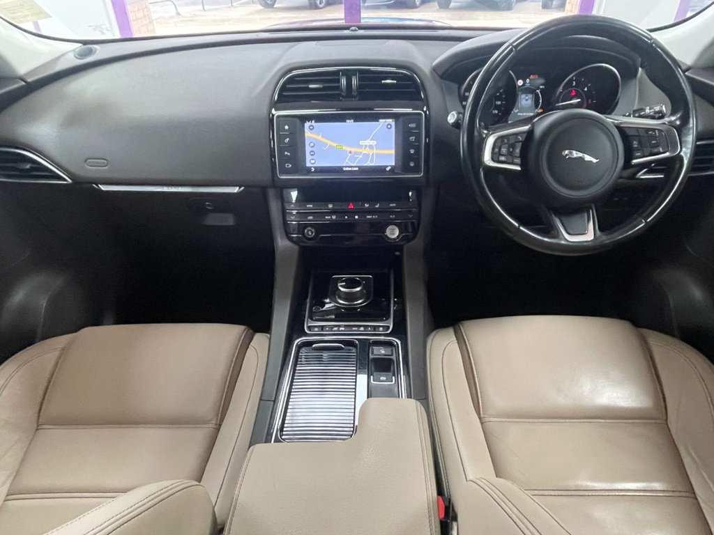 Used Jaguar F-Pace 2017 for sale - 76520669: Photo 2