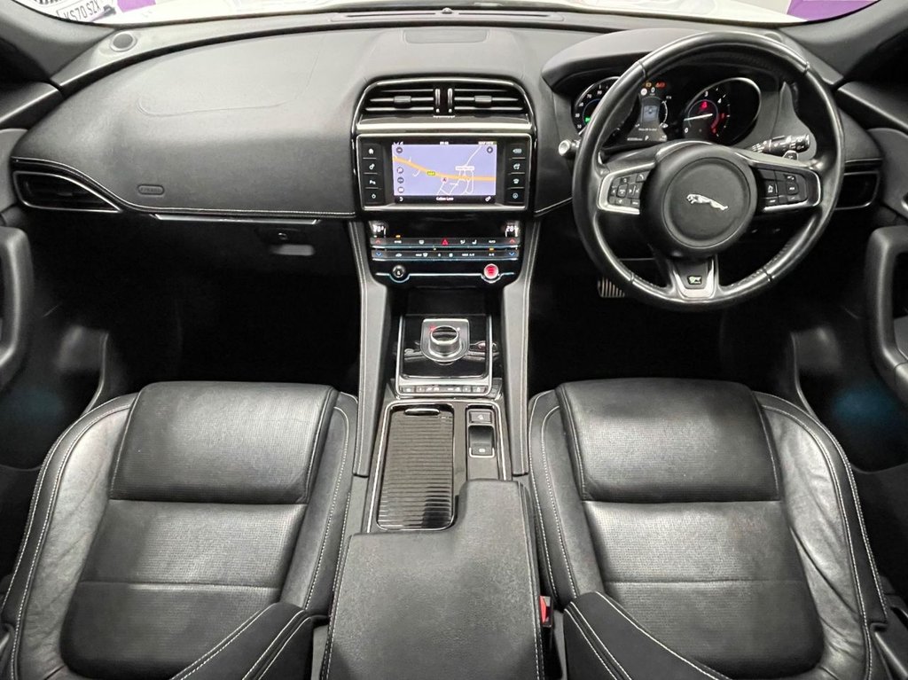 Used Jaguar F-Pace 2018 for sale - 77680288: Photo 2