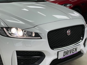 Used Jaguar F-Pace 2018 for sale - 77680288: Photo