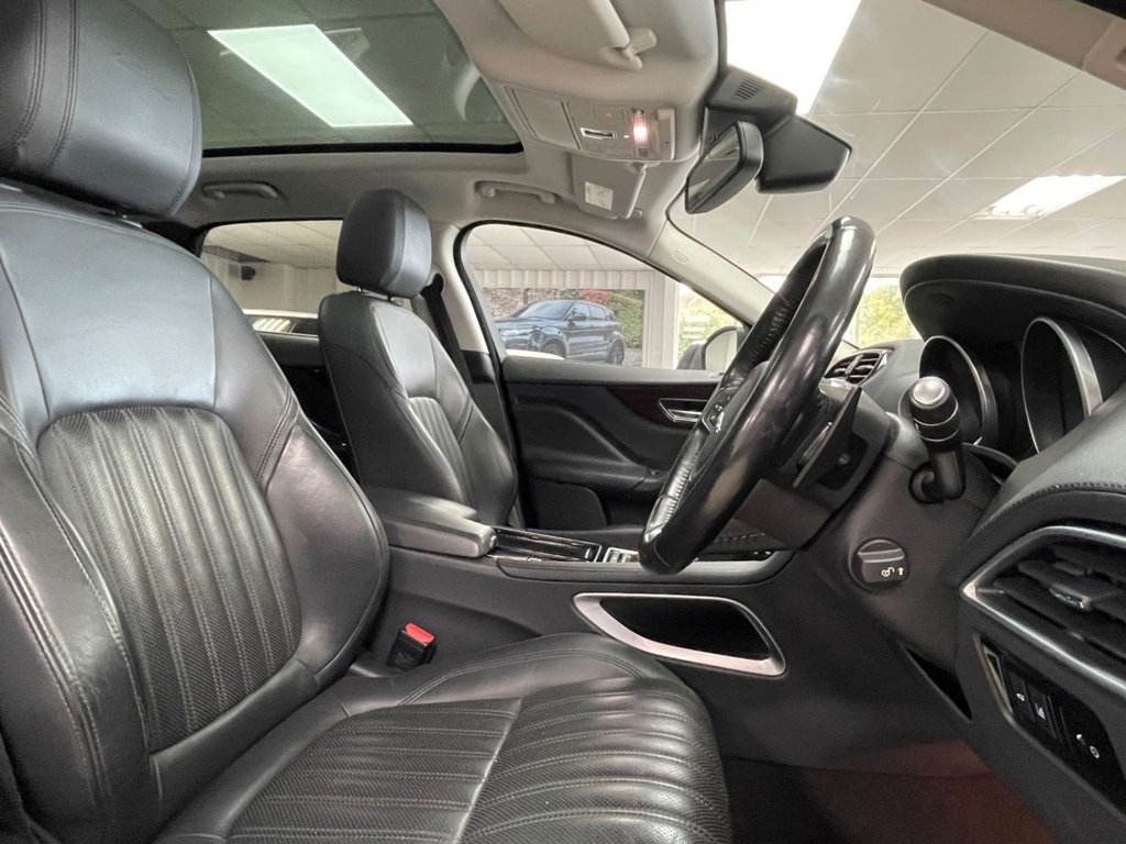 Used Jaguar F-Pace 2017 for sale - 76236119: Photo 25
