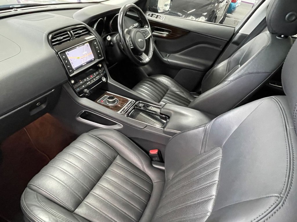 Used Jaguar F-Pace 2017 for sale - 76236119: Photo 32