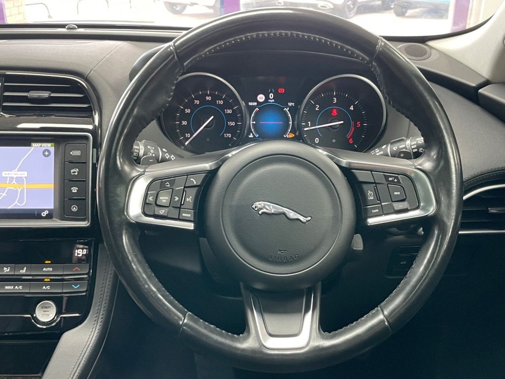 Used Jaguar F-Pace 2017 for sale - 76236119: Photo 36