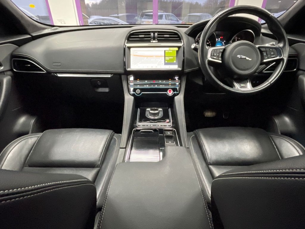 Used Jaguar F-Pace 2019 for sale - 77152931: Photo 2