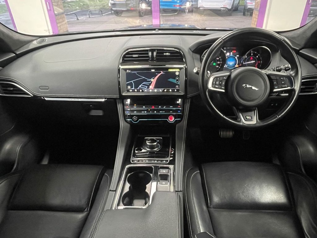 Used Jaguar F-Pace 2020 for sale - 76520384: Photo 2
