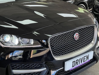 Used Jaguar F-Pace 2019 for sale - 75985840: Photo