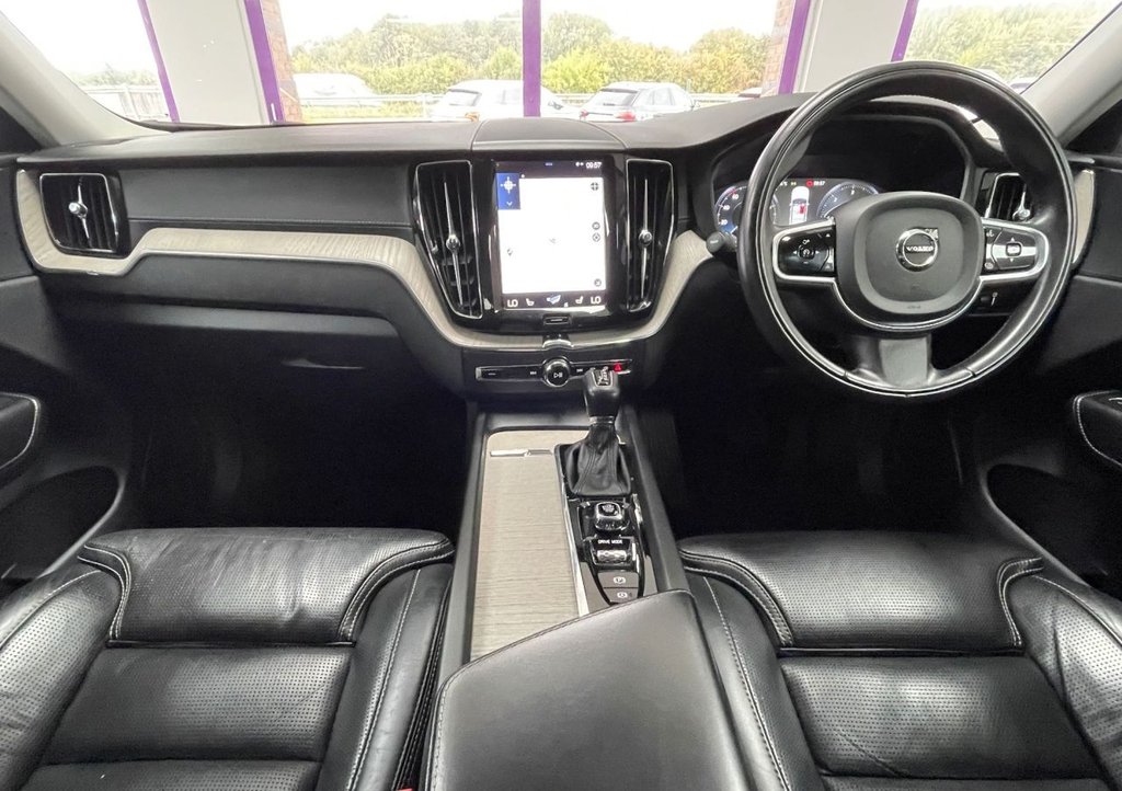 Used Volvo XC60 2018 for sale - 76147400: Photo 2