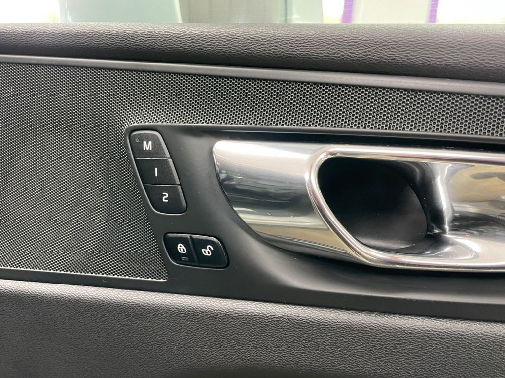 Used Volvo XC60 2018 for sale - 76147400: Photo 48