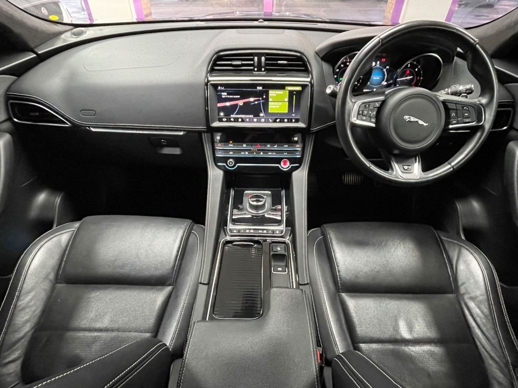 Used Jaguar F-Pace 2019 for sale - 76642210: Photo 2