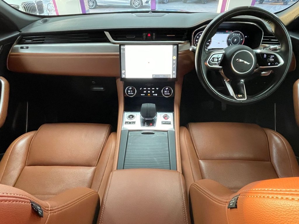 Used Jaguar F-Pace 2021 for sale - 77820565: Photo 2