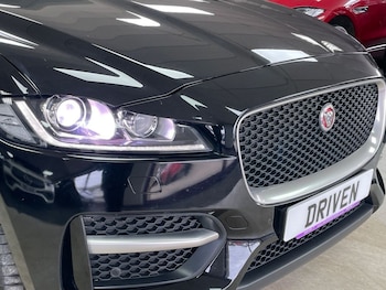 Used Jaguar F-Pace 2018 for sale - 77703715: Photo