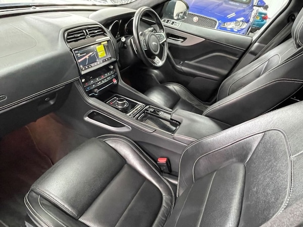 Used Jaguar F-Pace 2018 for sale - 75716721: Photo 32