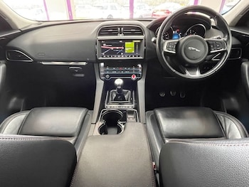 Used Jaguar F-Pace 2018 for sale - 77748218: Photo